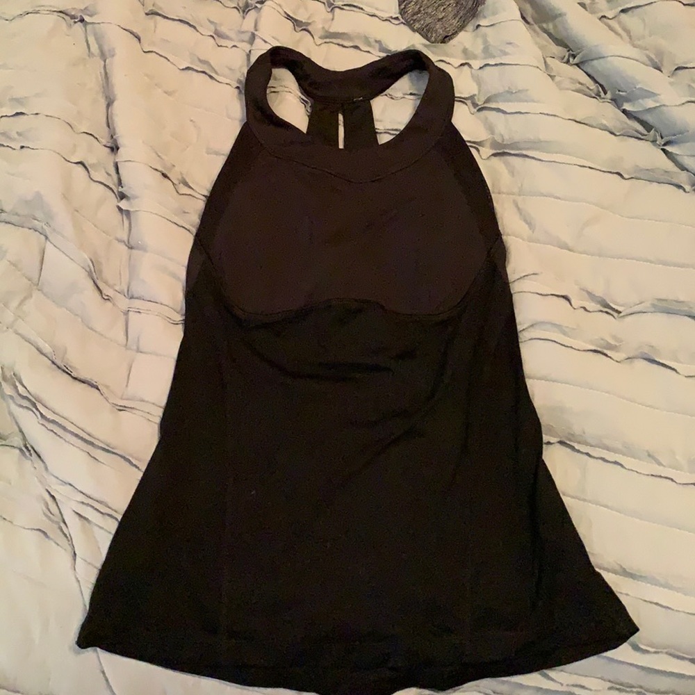 super cool black lulu tank i LOVE this